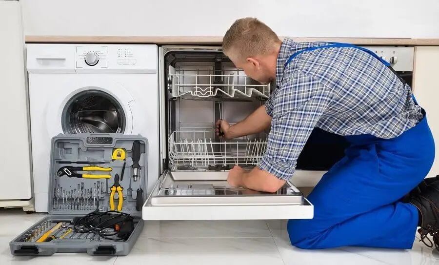 Körfez Beko servisi teknisyen ekibi beyaz eşya tamiri yaparken